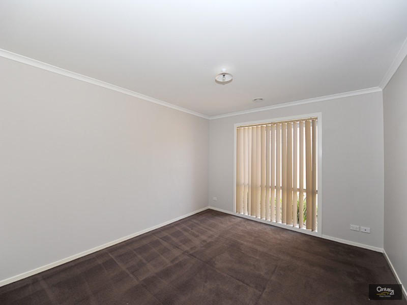 30 Kingsfield Crescent, Lynbrook VIC 3975