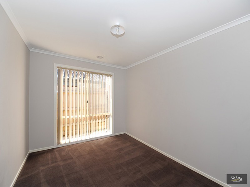 30 Kingsfield Crescent, Lynbrook VIC 3975