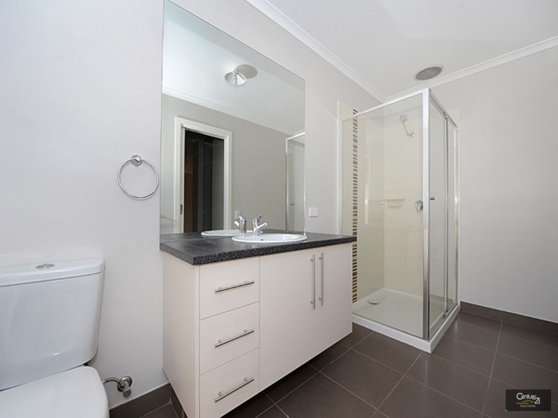 30 Kingsfield Crescent, Lynbrook VIC 3975