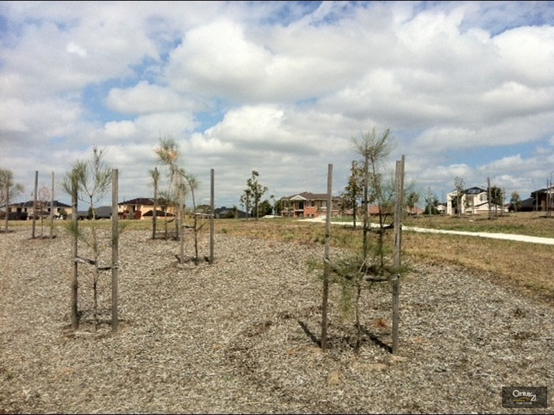 30 Kingsfield Crescent, Lynbrook VIC 3975