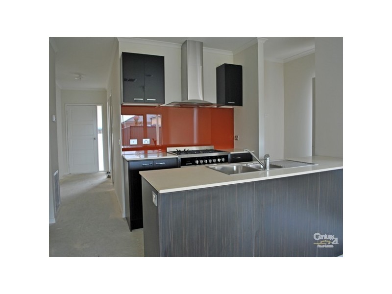 35 Connewara Crescent, Cranbourne East VIC 3977