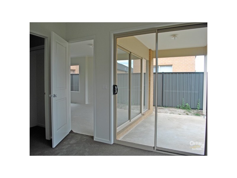 35 Connewara Crescent, Cranbourne East VIC 3977