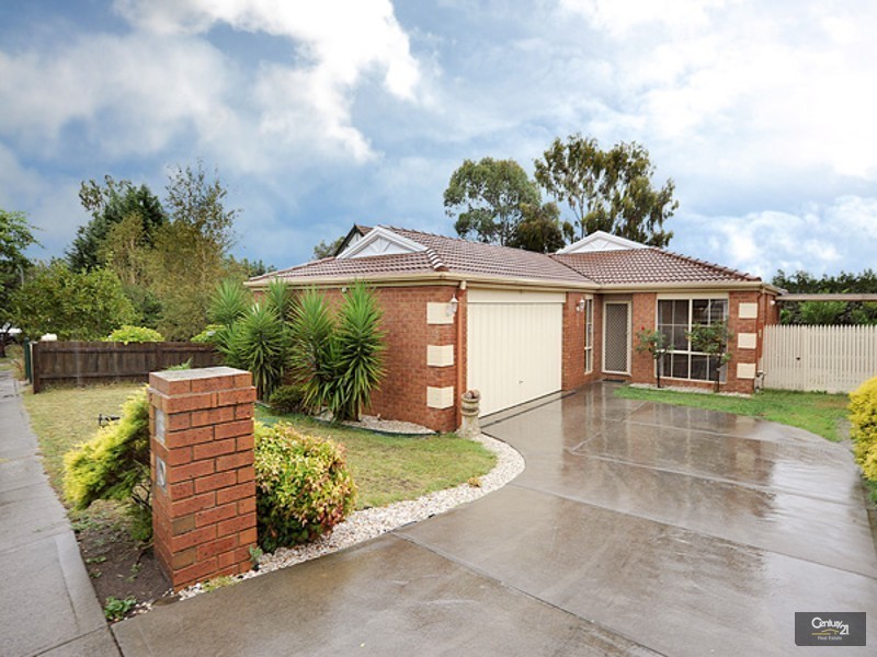 13 Harmon Close, Berwick VIC 3806