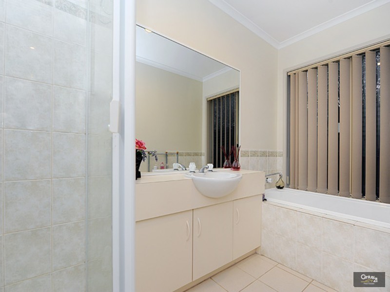 13 Harmon Close, Berwick VIC 3806