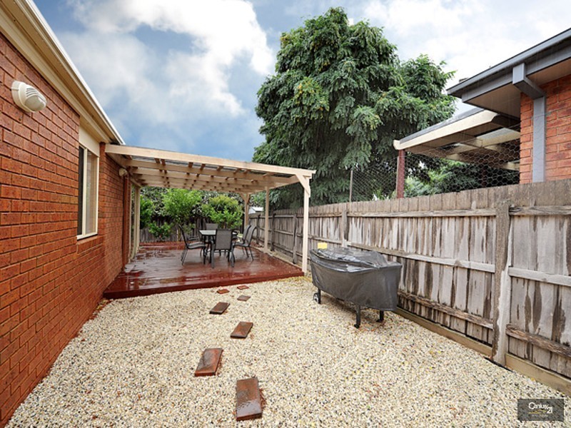 13 Harmon Close, Berwick VIC 3806