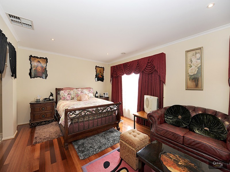 28 Merriwee Grove, Narre Warren South VIC 3805