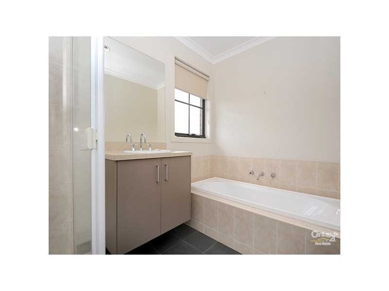 33 Premier Drive, Berwick VIC 3806