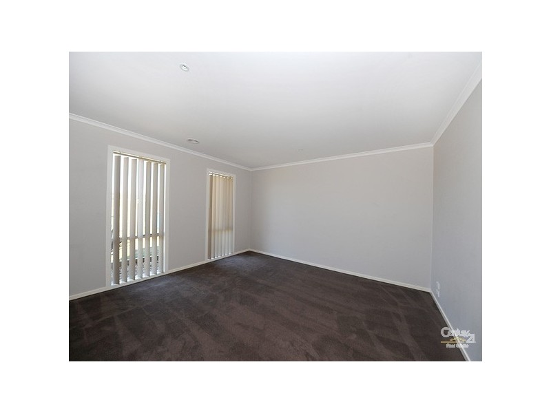 30 Kingsfield Crescent, Lynbrook VIC 3975