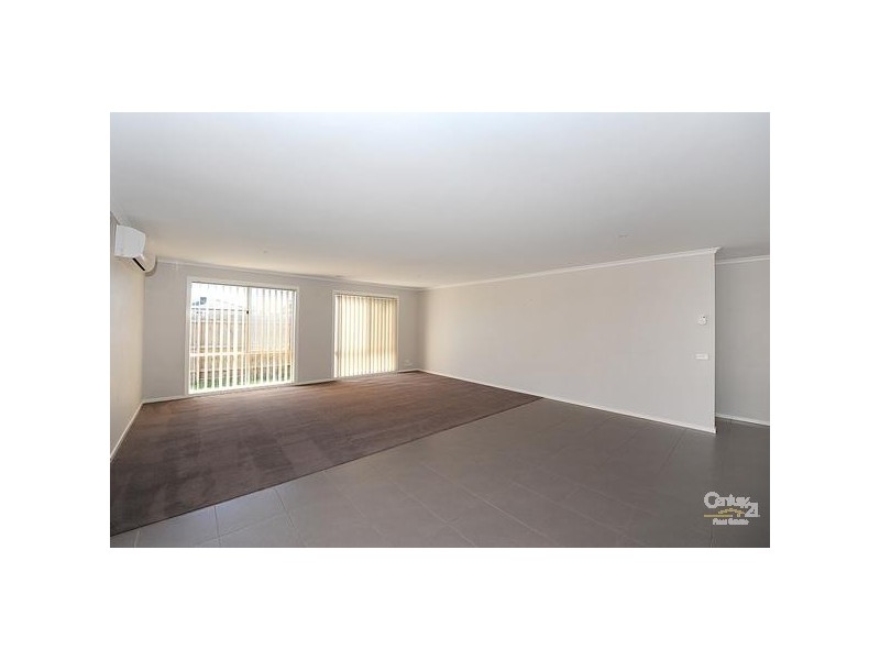 30 Kingsfield Crescent, Lynbrook VIC 3975