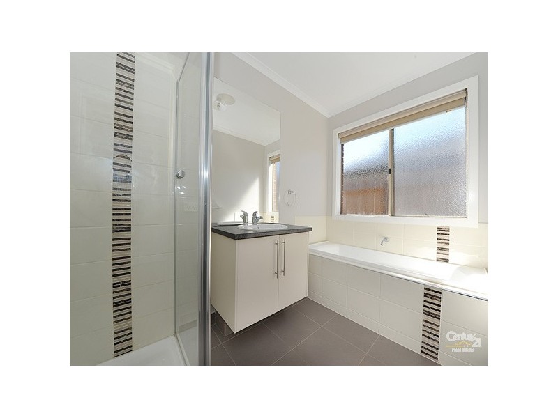 30 Kingsfield Crescent, Lynbrook VIC 3975