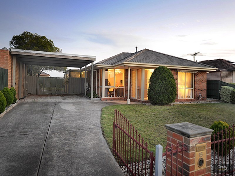 15 Fleetwood Drive, Narre Warren VIC 3805