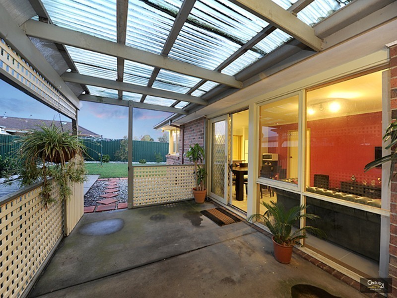15 Fleetwood Drive, Narre Warren VIC 3805