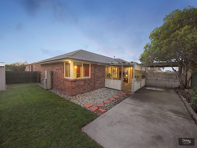 15 Fleetwood Drive, Narre Warren VIC 3805