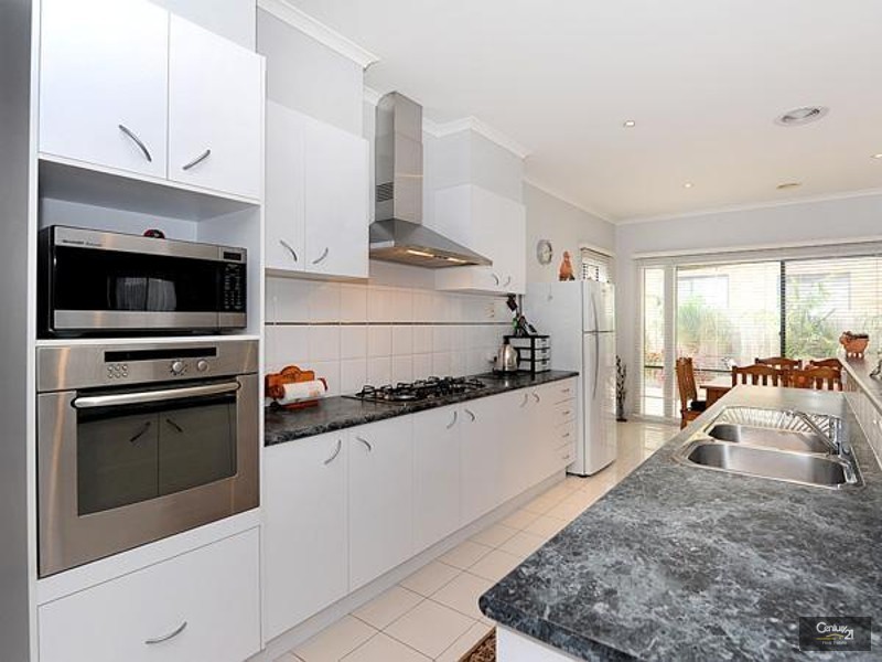12 McCubbin Way, Berwick VIC 3806