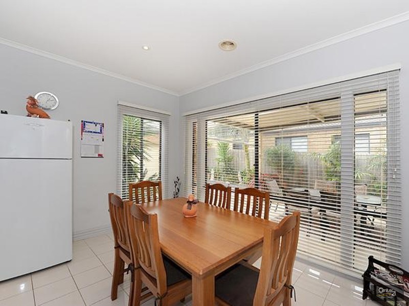 12 McCubbin Way, Berwick VIC 3806