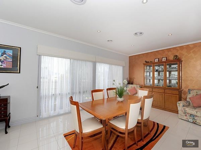 12 McCubbin Way, Berwick VIC 3806