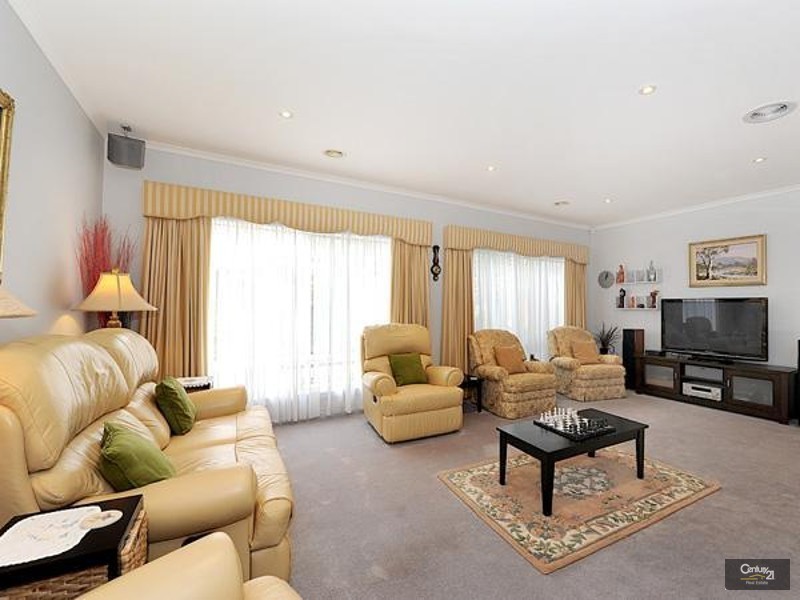 12 McCubbin Way, Berwick VIC 3806