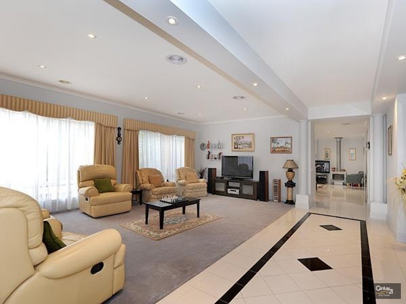 12 McCubbin Way, Berwick VIC 3806