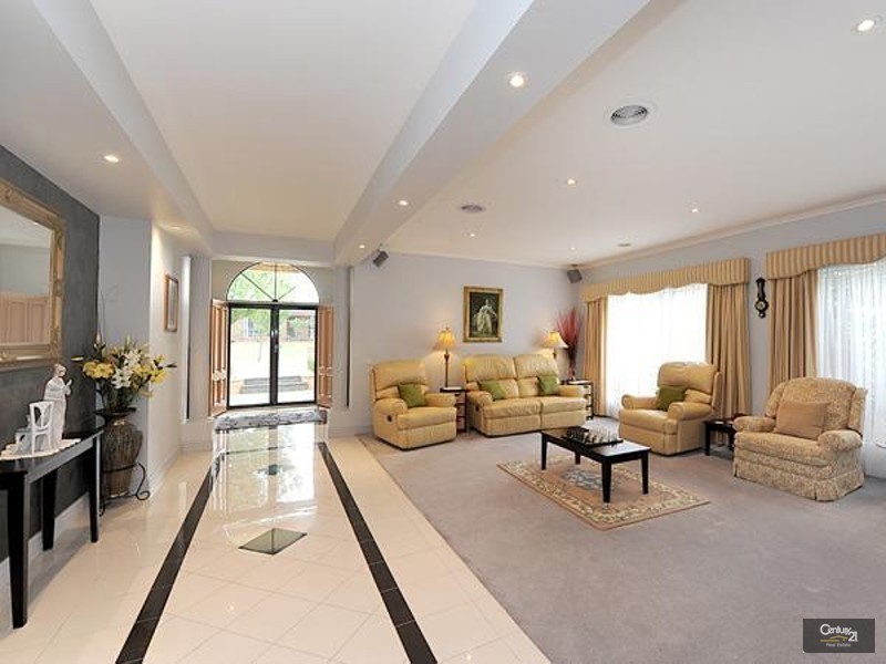 12 McCubbin Way, Berwick VIC 3806
