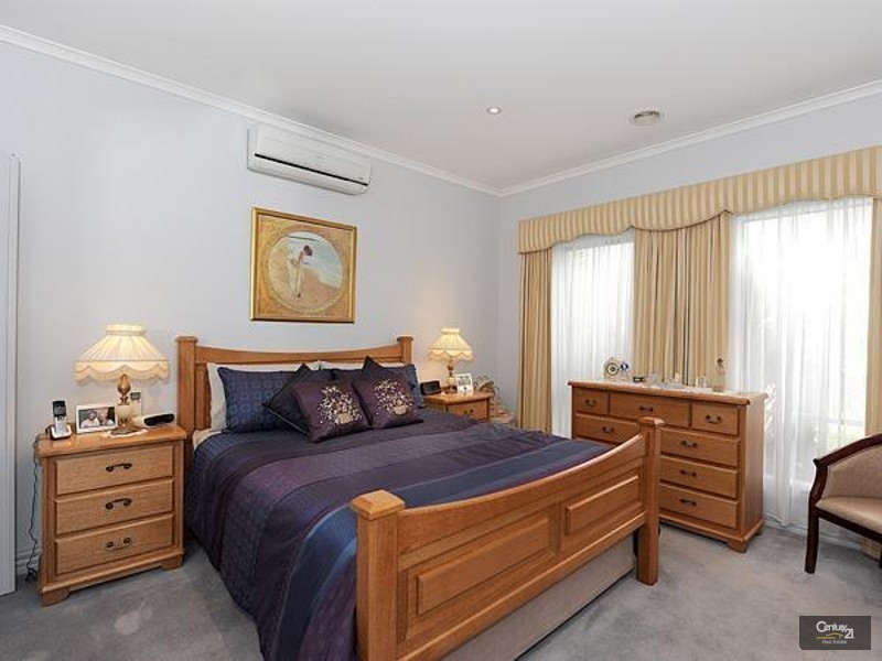 12 McCubbin Way, Berwick VIC 3806