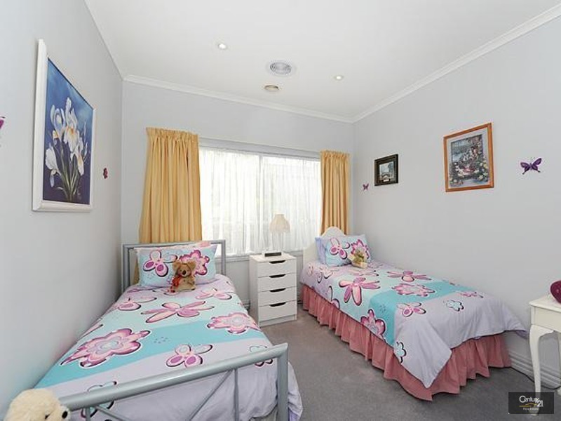 12 McCubbin Way, Berwick VIC 3806