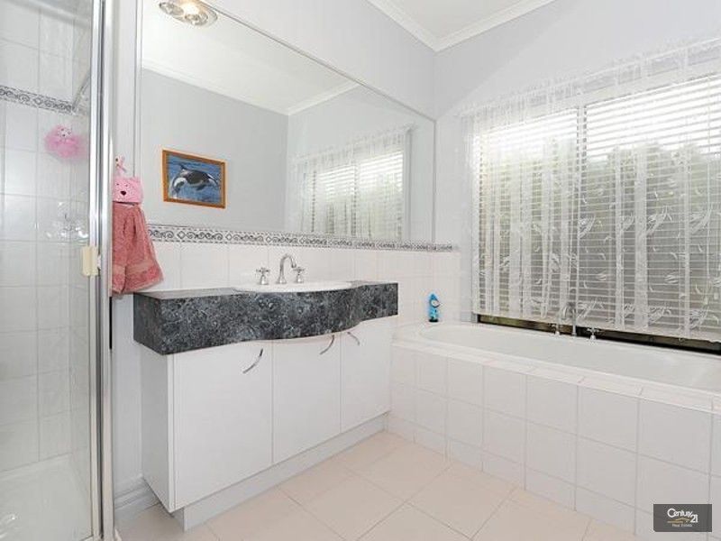 12 McCubbin Way, Berwick VIC 3806