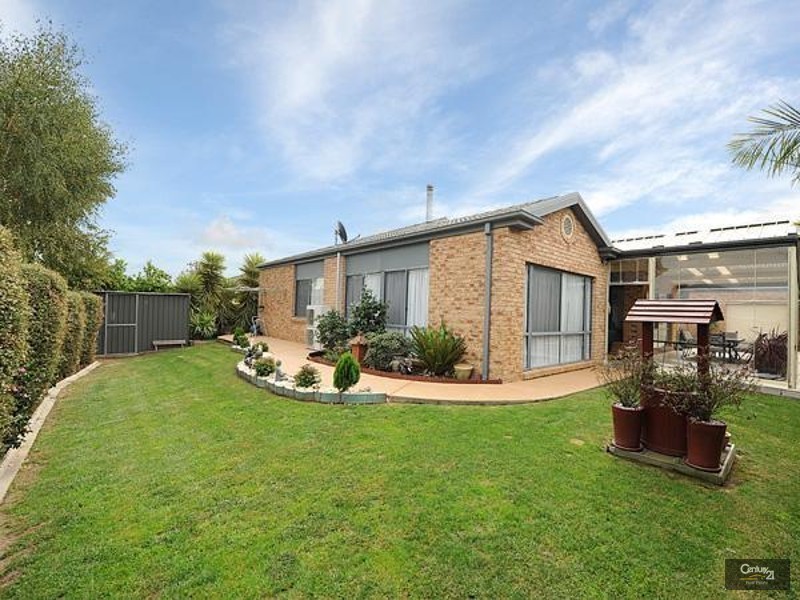 12 McCubbin Way, Berwick VIC 3806