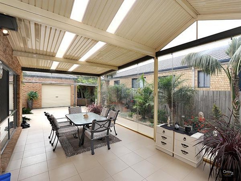 12 McCubbin Way, Berwick VIC 3806