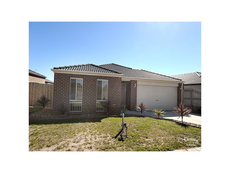 30 Kingsfield Crescent, Lynbrook VIC 3975