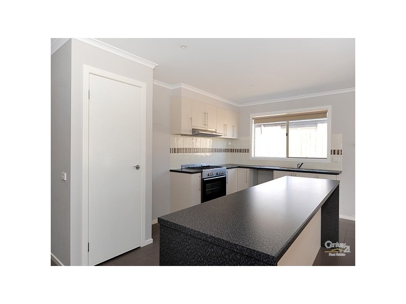 30 Kingsfield Crescent, Lynbrook VIC 3975