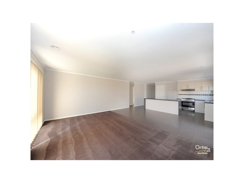 30 Kingsfield Crescent, Lynbrook VIC 3975