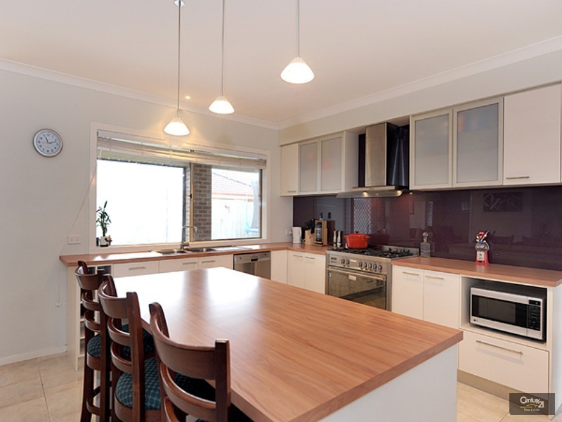 23 Bundoran Avenue, Cranbourne VIC 3977