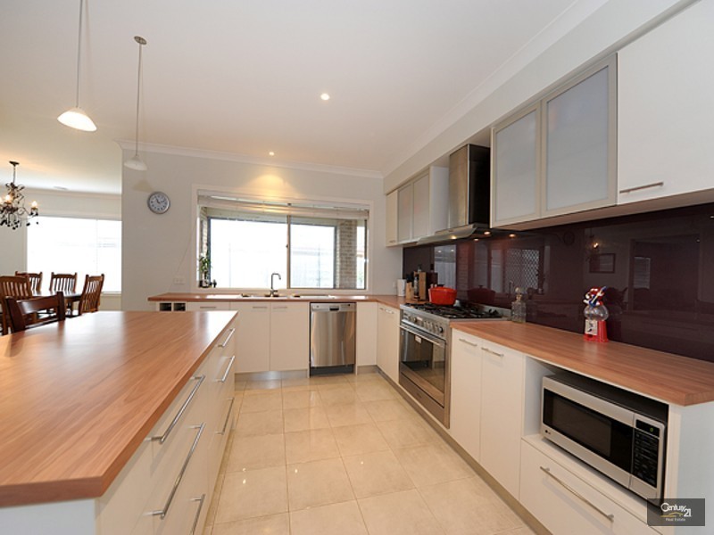 23 Bundoran Avenue, Cranbourne VIC 3977