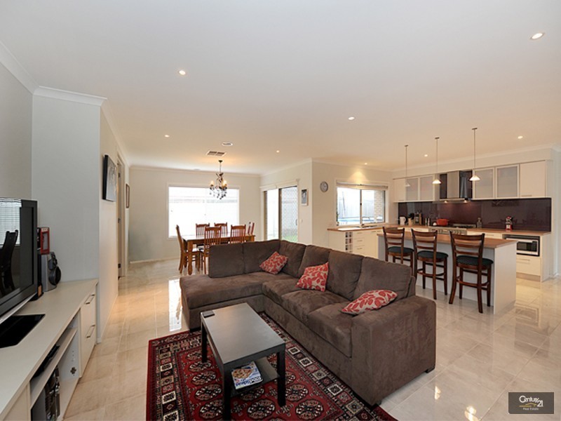 23 Bundoran Avenue, Cranbourne VIC 3977