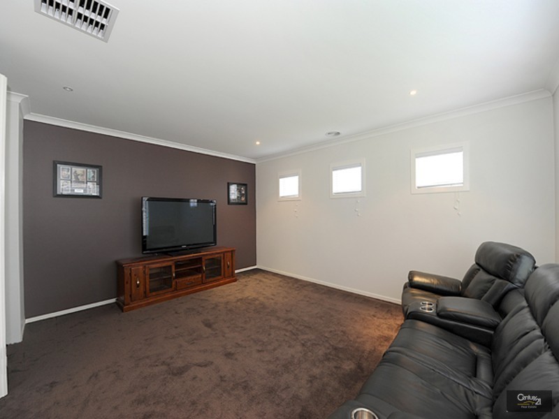 23 Bundoran Avenue, Cranbourne VIC 3977