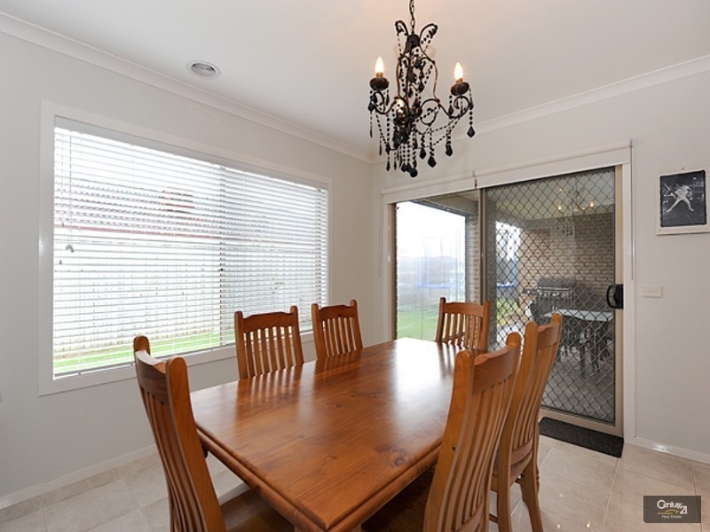 23 Bundoran Avenue, Cranbourne VIC 3977