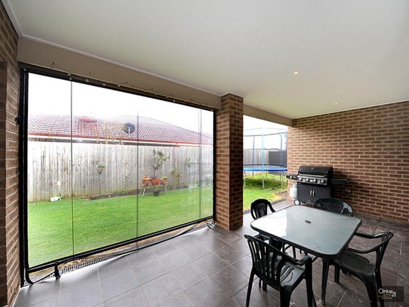 23 Bundoran Avenue, Cranbourne VIC 3977