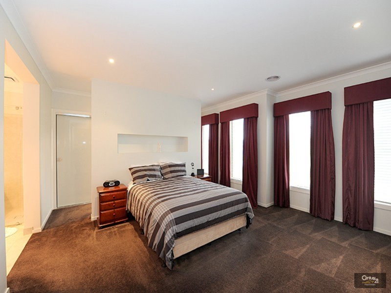 23 Bundoran Avenue, Cranbourne VIC 3977