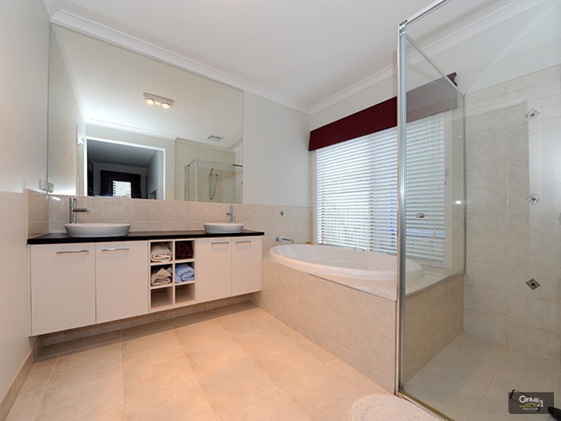 23 Bundoran Avenue, Cranbourne VIC 3977