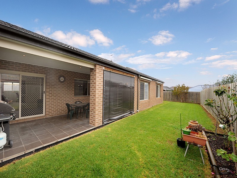 23 Bundoran Avenue, Cranbourne VIC 3977