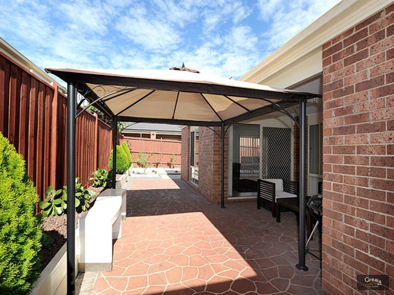 25 Sussex Avenue, Cranbourne North VIC 3977