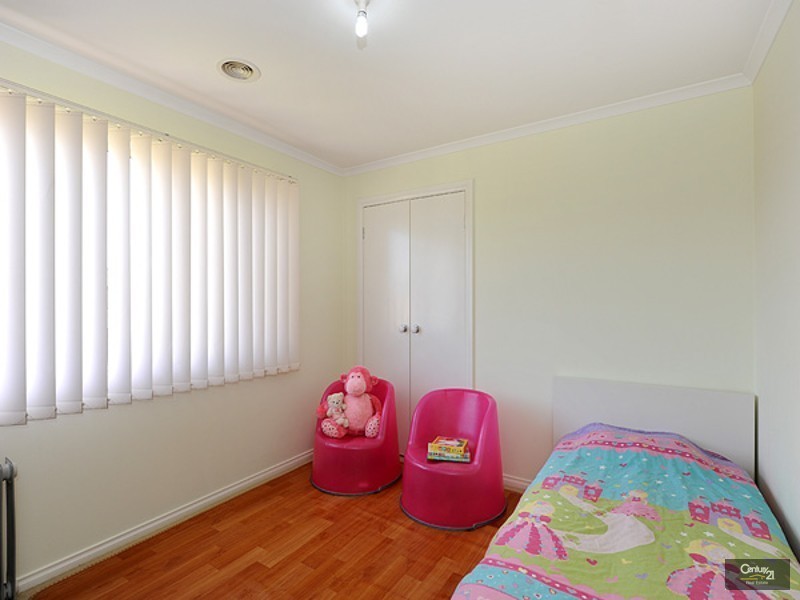 25 Sussex Avenue, Cranbourne North VIC 3977