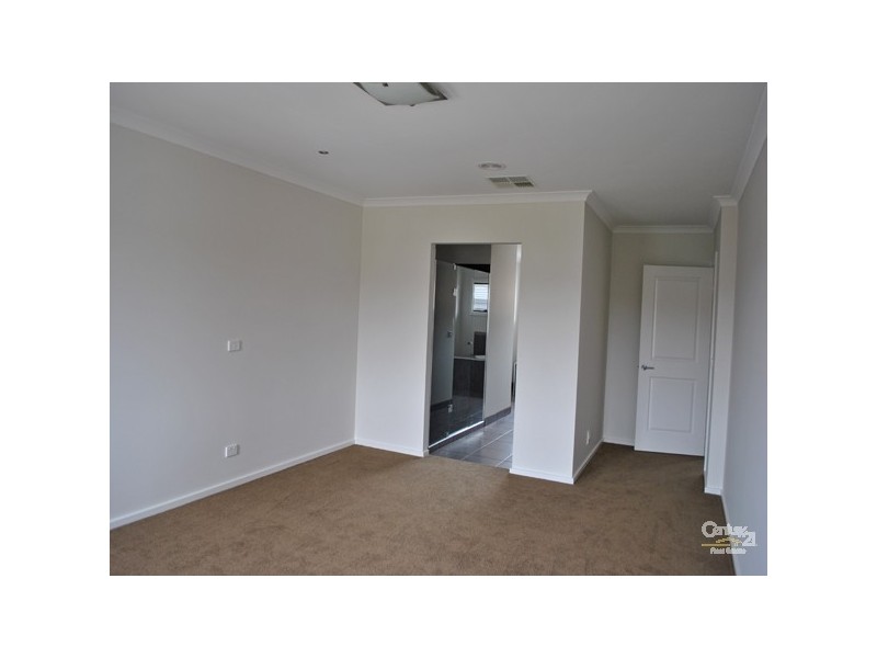 26 Bushlark Street, Berwick VIC 3806