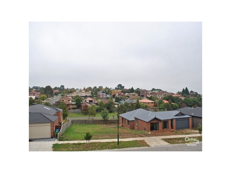 26 Bushlark Street, Berwick VIC 3806