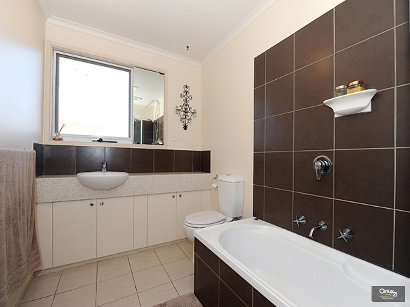 2 Warren Close, Narre Warren VIC 3805