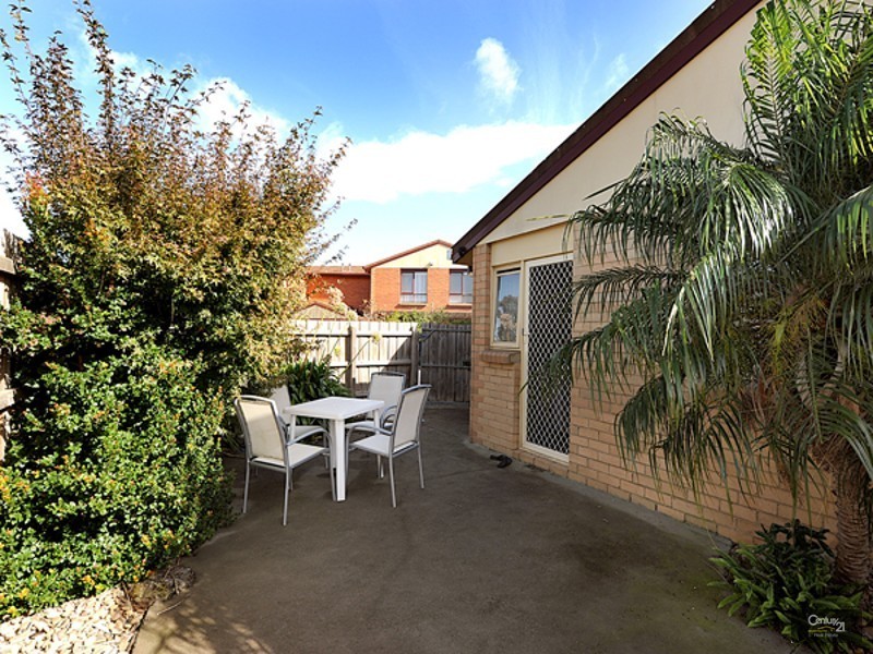 2 Warren Close, Narre Warren VIC 3805