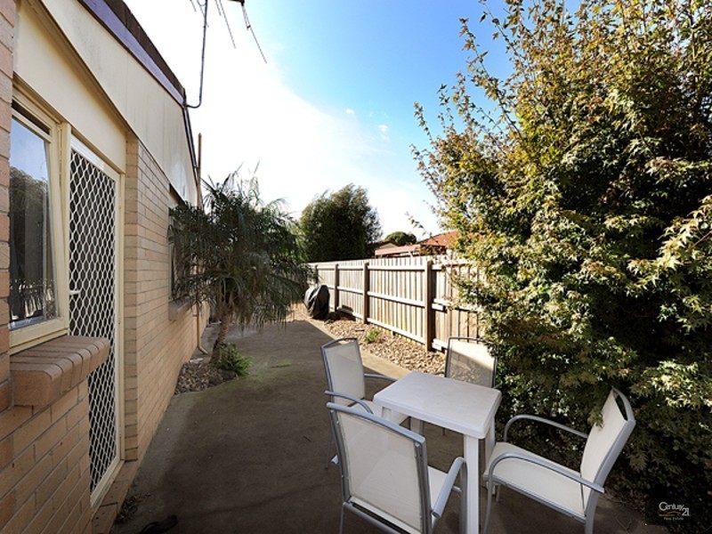 2 Warren Close, Narre Warren VIC 3805