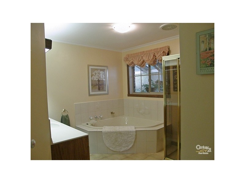 5 Barina Court, Berwick VIC 3806