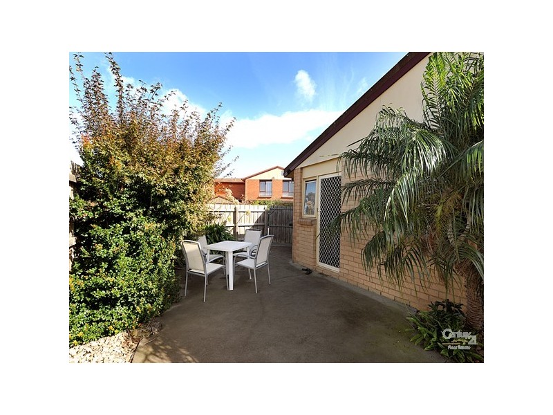 2 Warren Close, Narre Warren VIC 3805