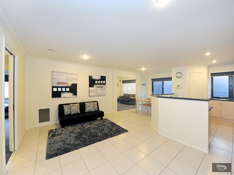 8 Alberta Way, Berwick VIC 3806